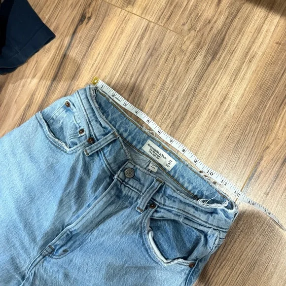 Abercrombie & Fitch Curve Love Ultra High Rise 90s Straight Jean - Picture 5 of 9